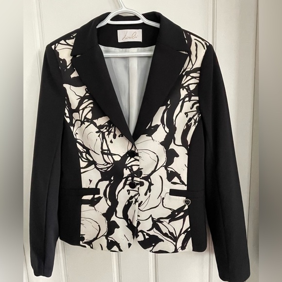 Lizalu Black and White Blazer - Picture 1 of 4